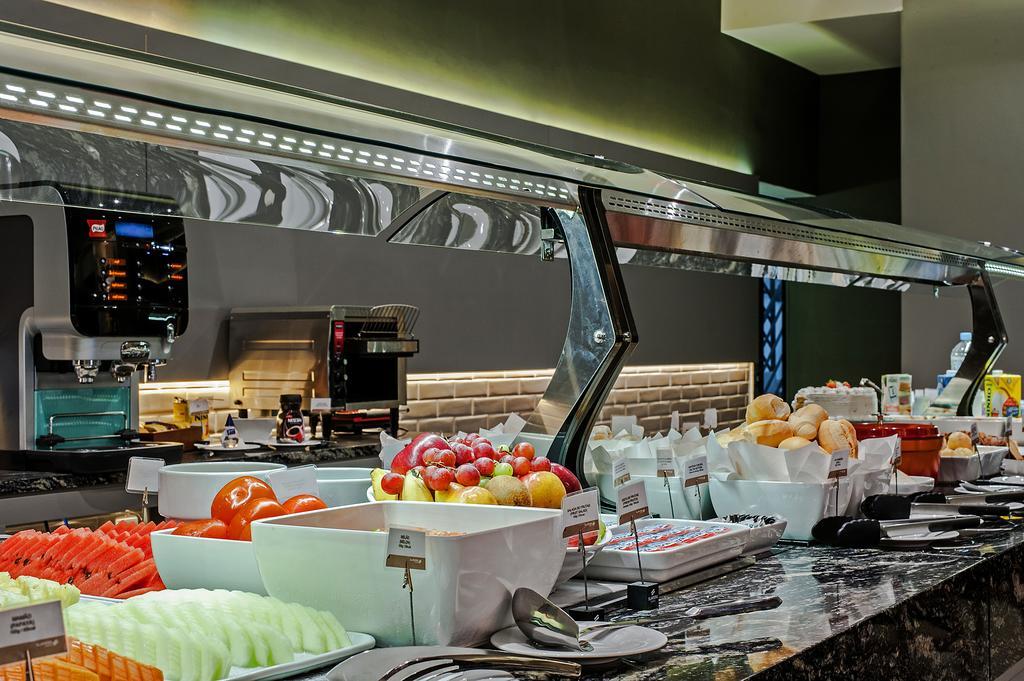 Hotel Atlantico Prime Рио-де-Жанейро Экстерьер фото Breakfast buffet at a luxury hotel